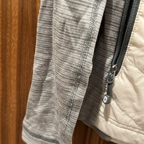 Smartwool women’s jacket. Hooded. Lightweight. Size Small. - Picture 5 of 10